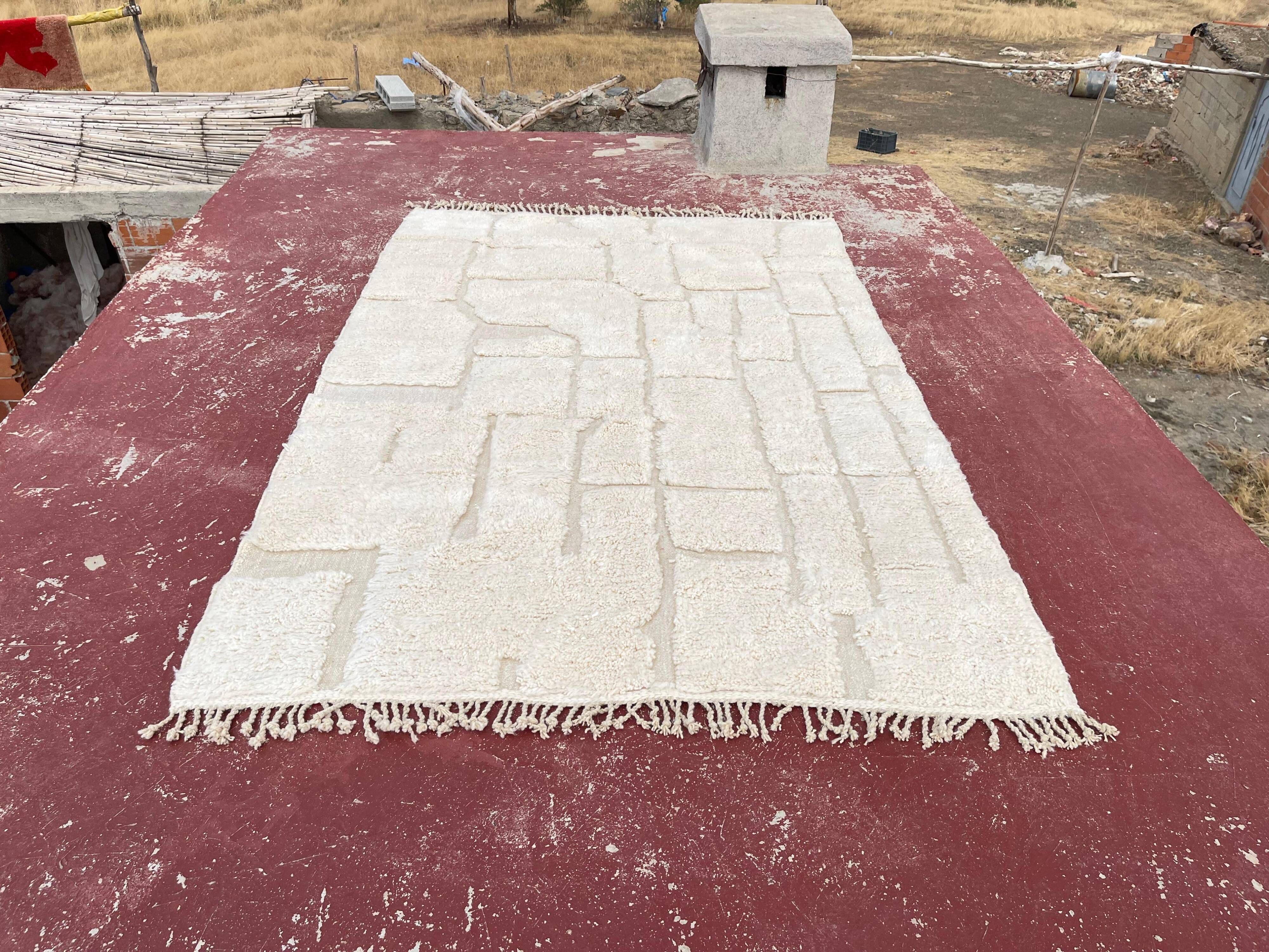 **Moroccan Berber rug in ecru 300x200 cm – raised geometric pattern**