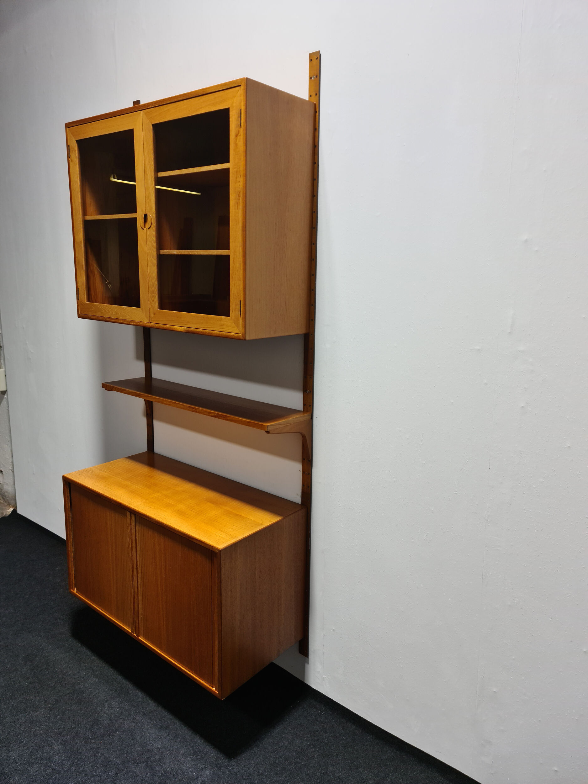 Unité murale en teck vintage par Rud Thygesen et Johnny Sørensen pour HG Furniture Denmark