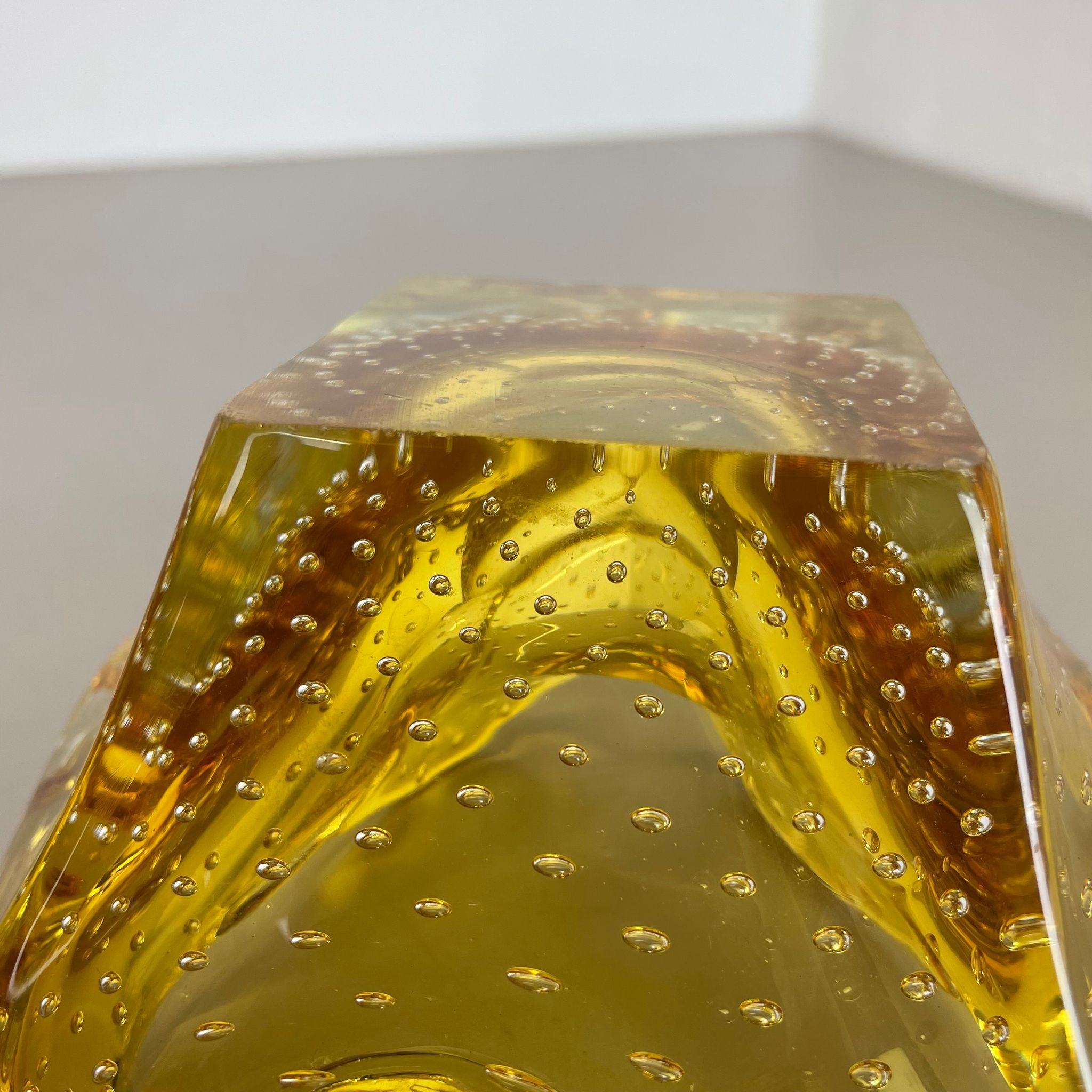 Murano Glass "Honey Bubble" Bowl Element Shell Ashtray Murano, Italy, 1970s