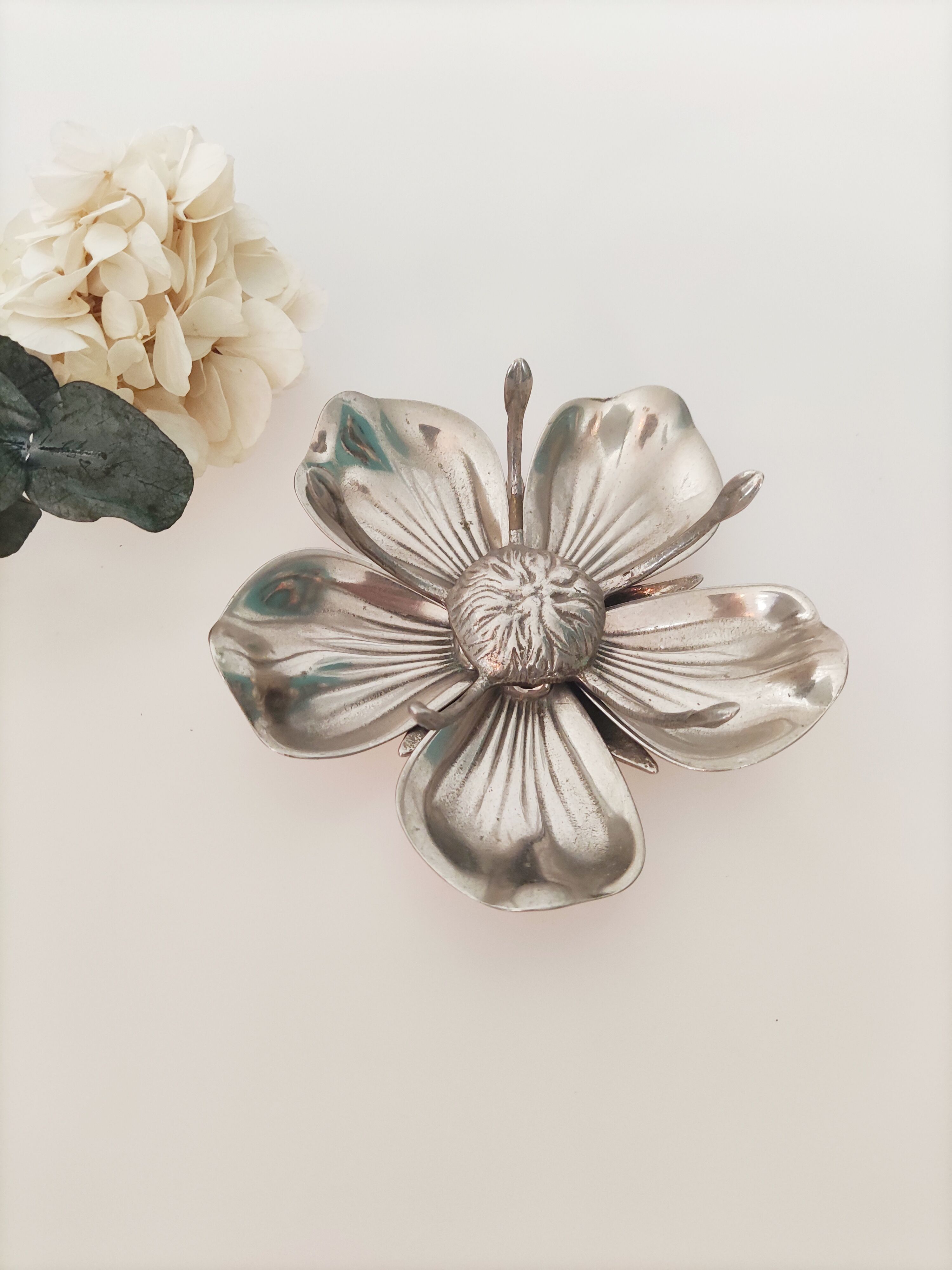 Silver metal flower ashtray