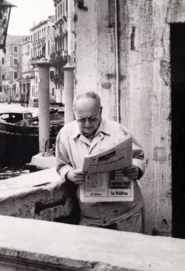Photographie signée Serge Assier – Les coulisses de Venise – Tirage limité