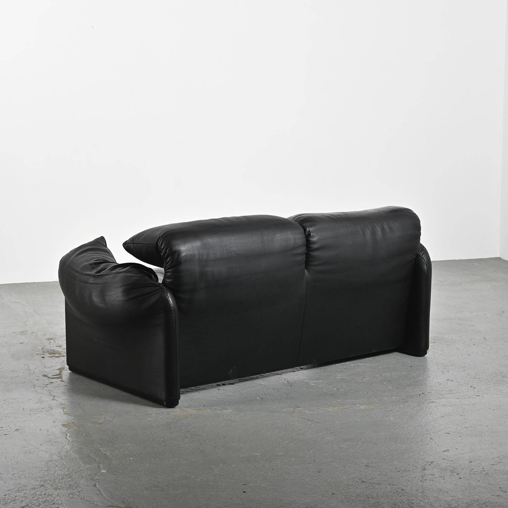 Maralunga sofa by Vico Magistretti, Cassina circa 197