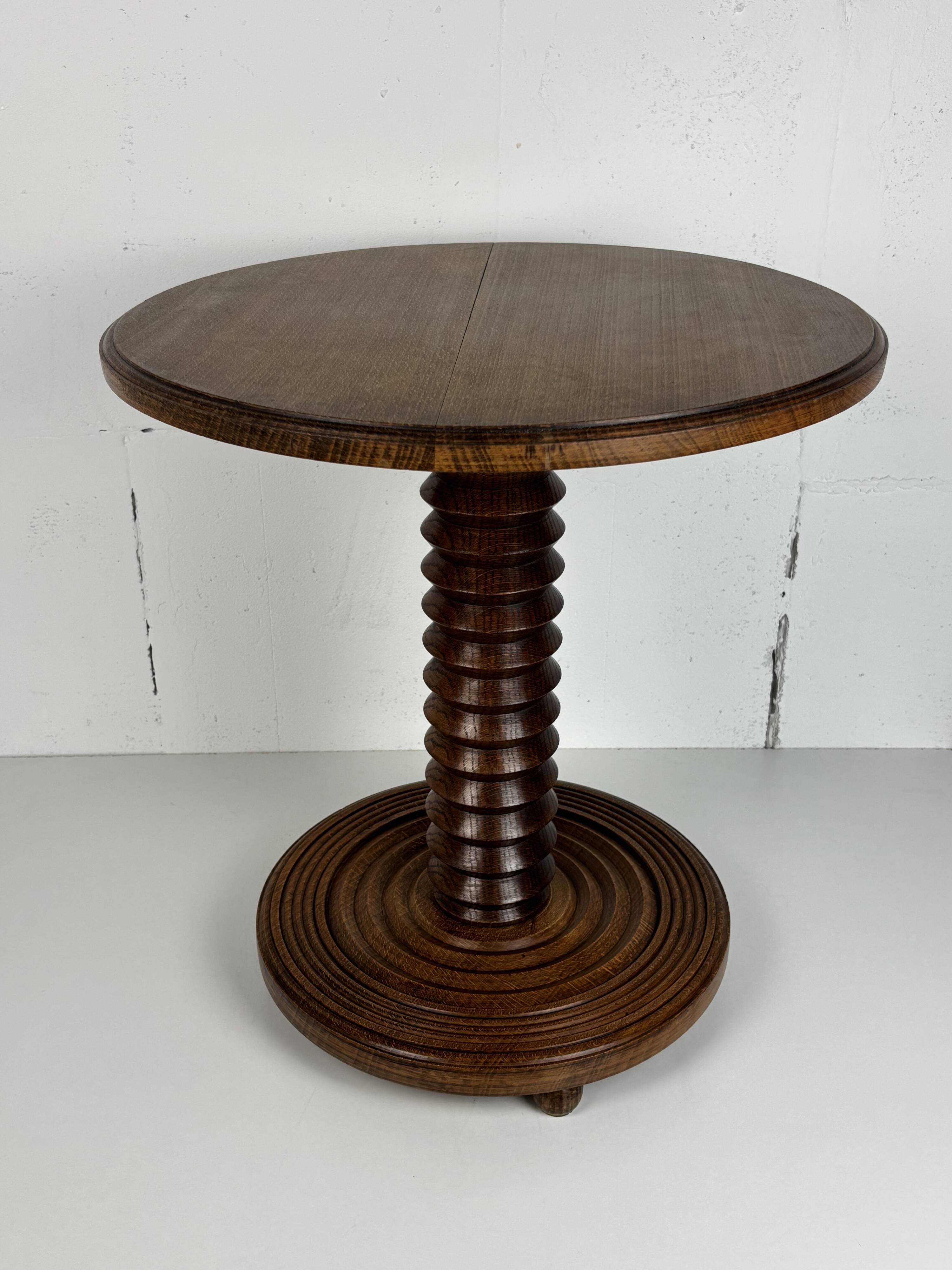 Table d'appoint brutaliste en bois tourné avec pressoir à vin