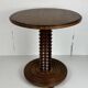 Table d'appoint brutaliste en bois tourné avec pressoir à vin