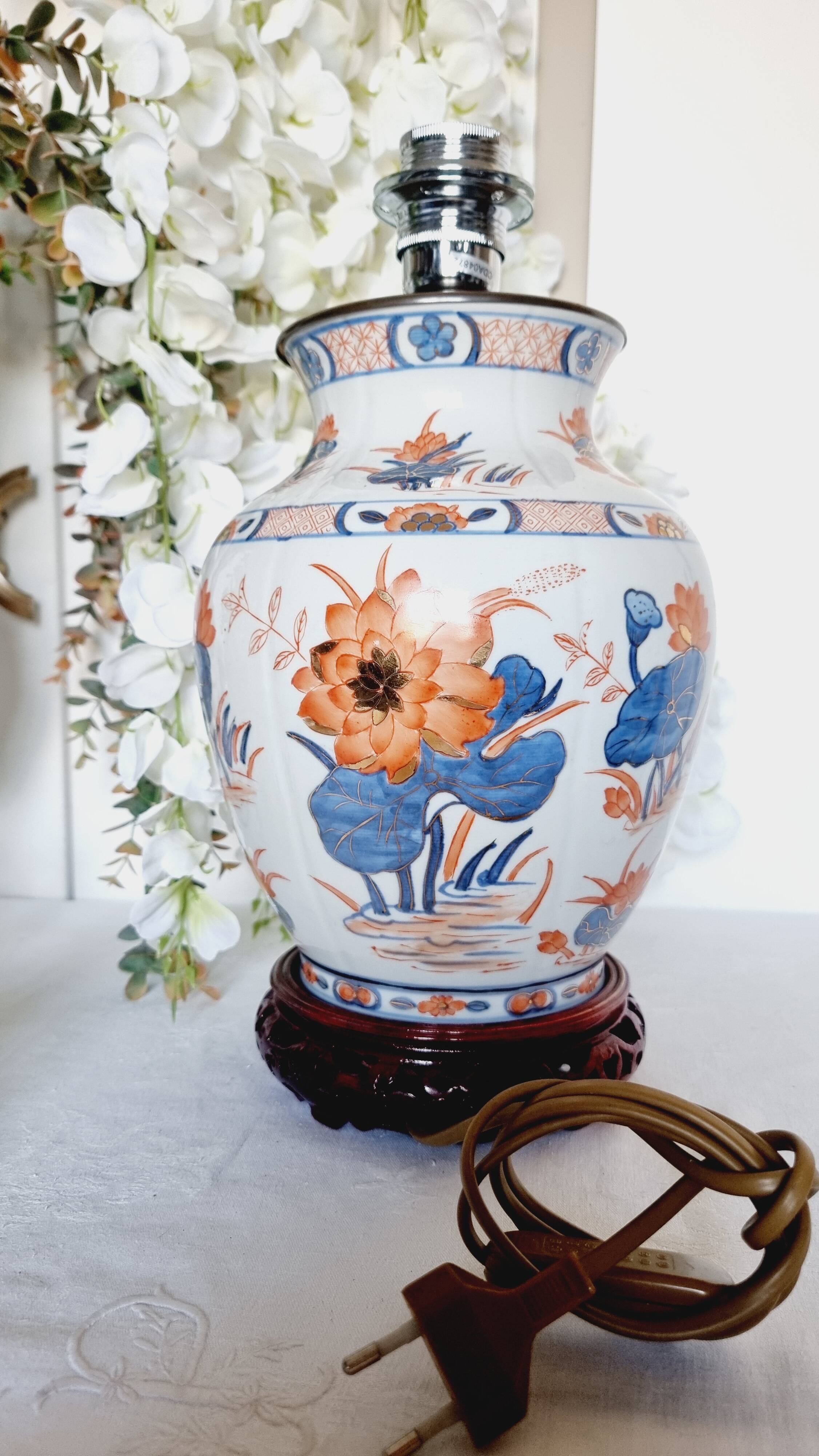 Hand-painted porcelain table lamp, Chinese Imari style.