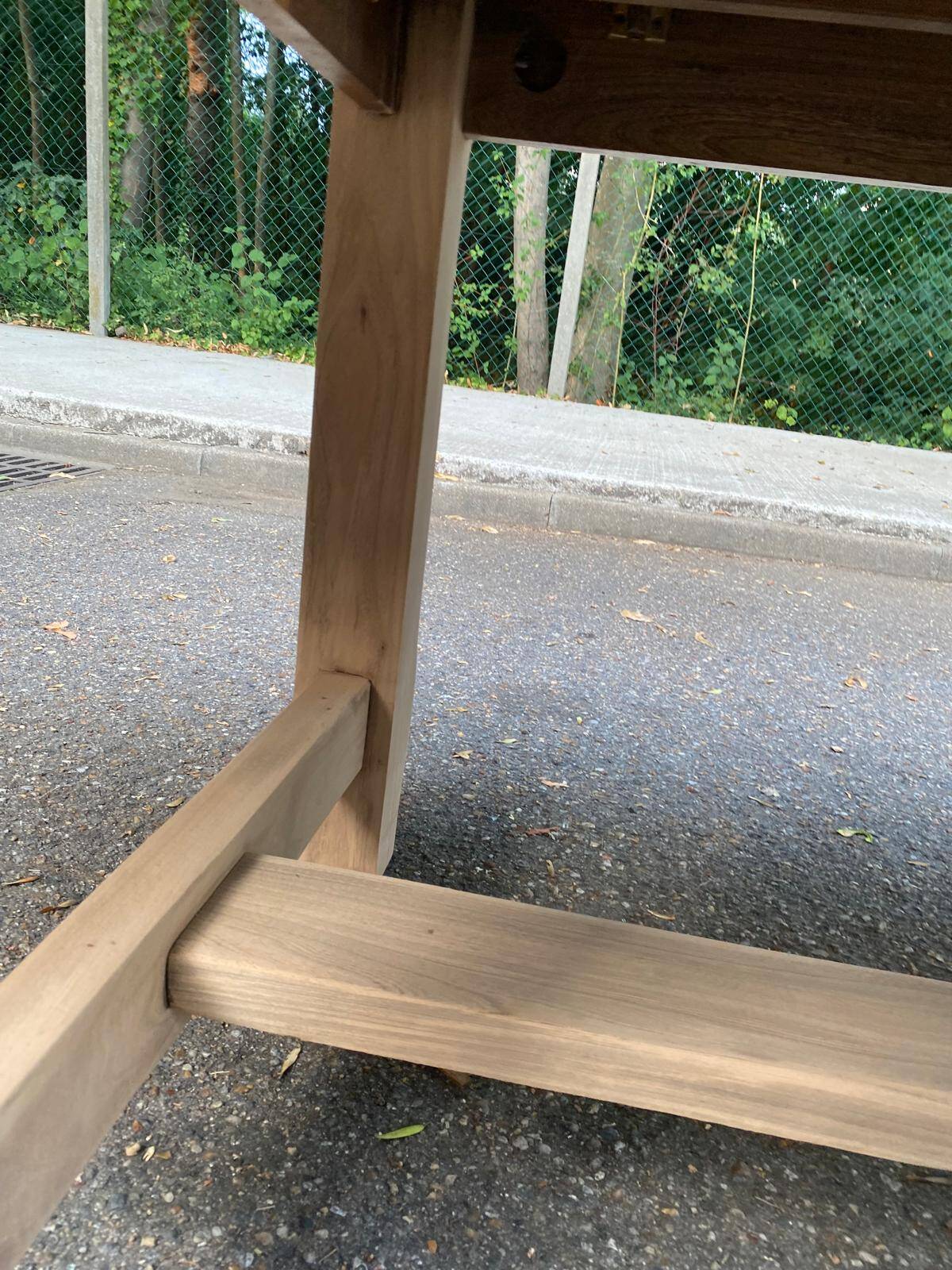 Extensible farmhouse dining table stripped in raw solid oak from the 1970s.