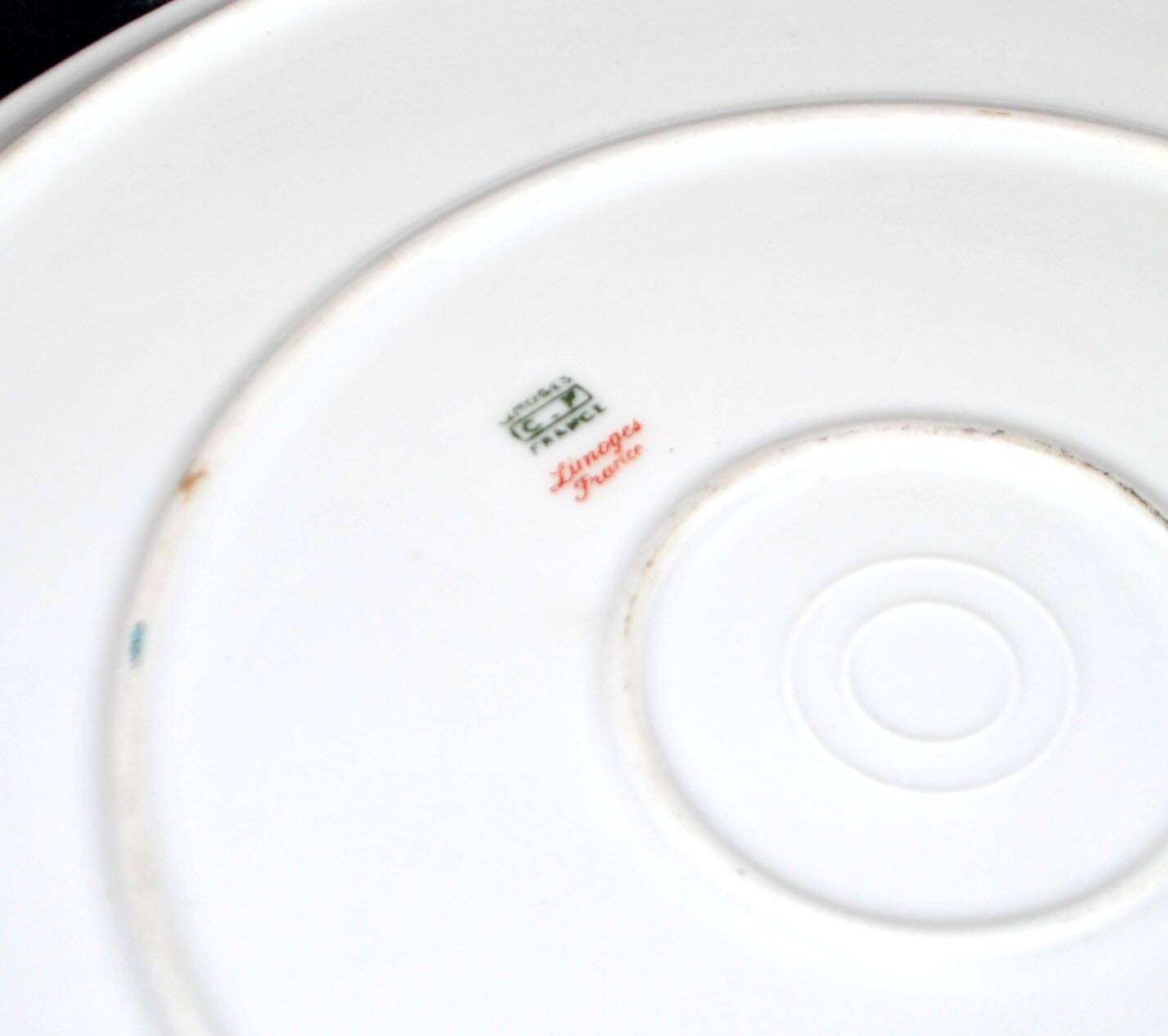 Limoges porcelain pie dish with gold trim, 32cm.