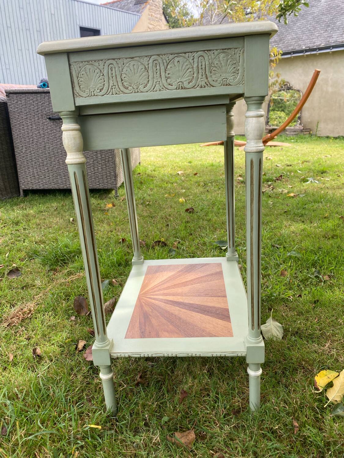 Petit meuble style coiffeuse avec marqueterie