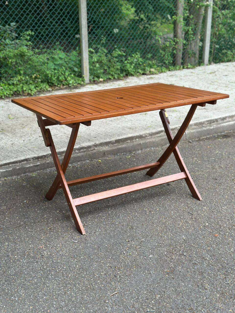 Foldable garden table in solid wood, signed 125x80cm.