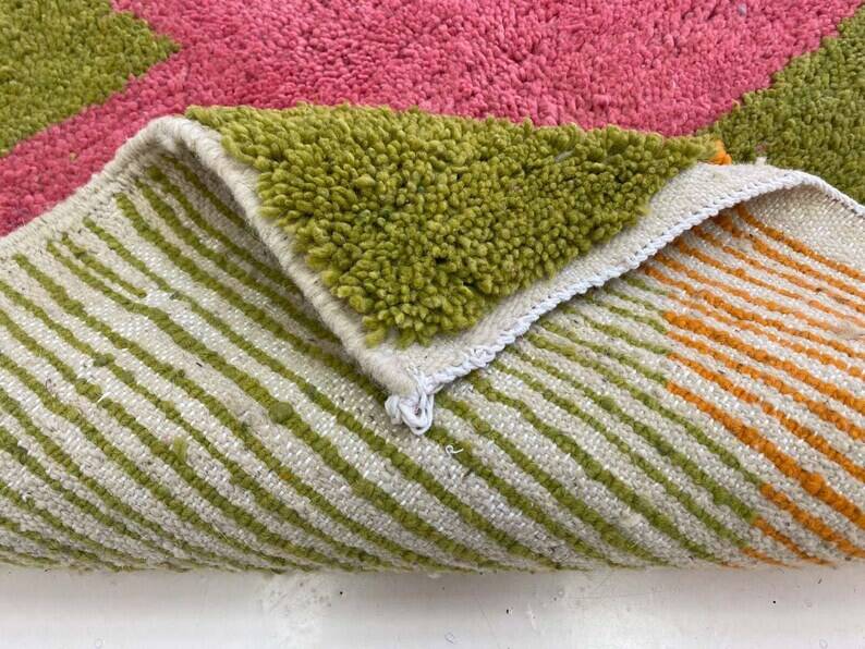 Beni Ouraine Berber rug, handwoven using traditional methods, size 150 x 250 cm