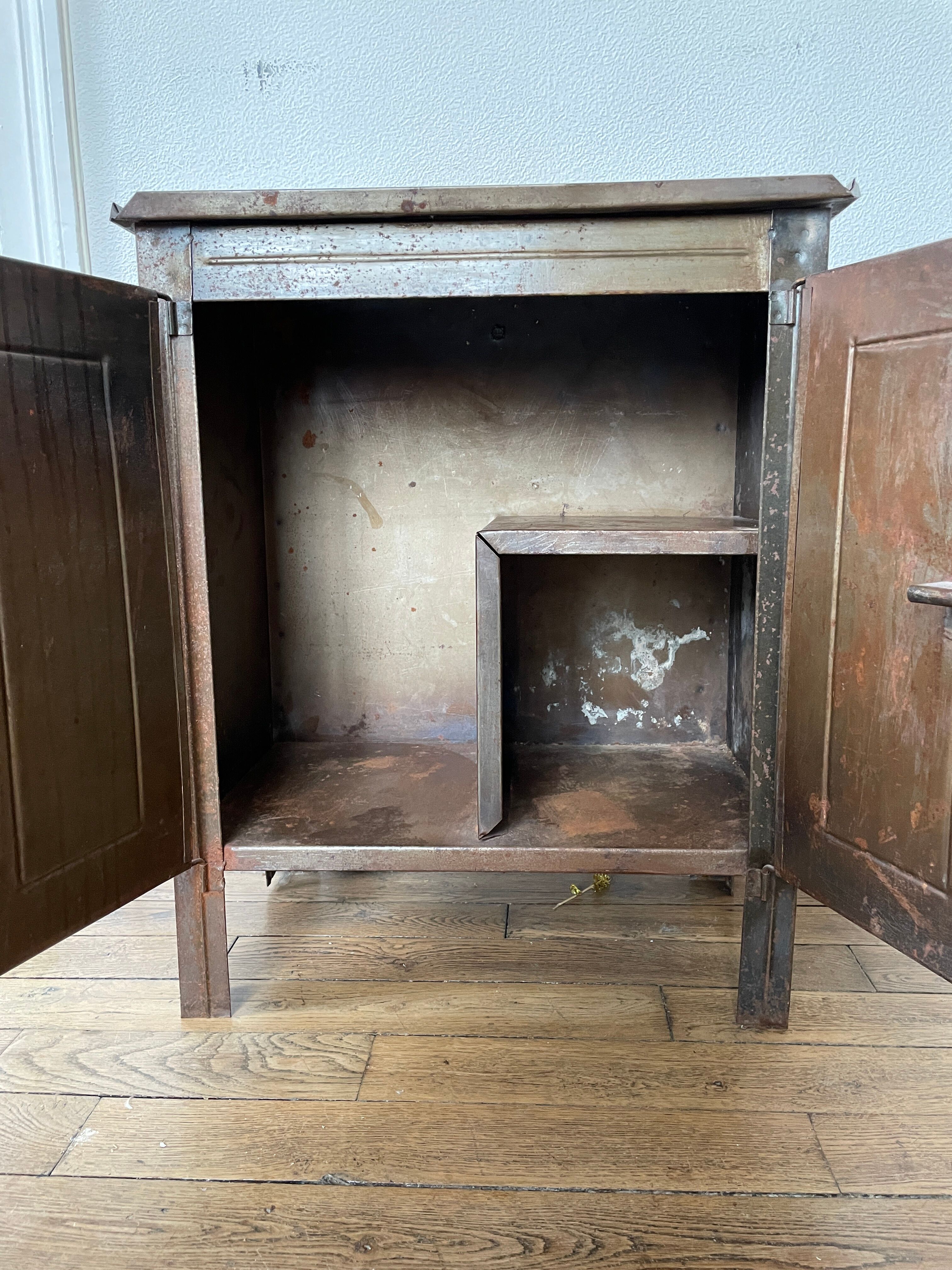 Meuble de diamantaire en métal