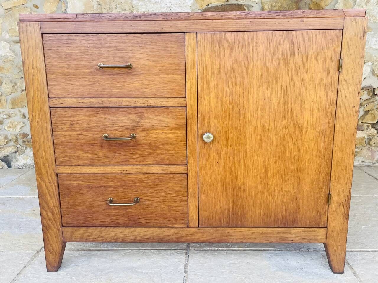 Vintage oak storage unit with drawers from the 50s/60s.