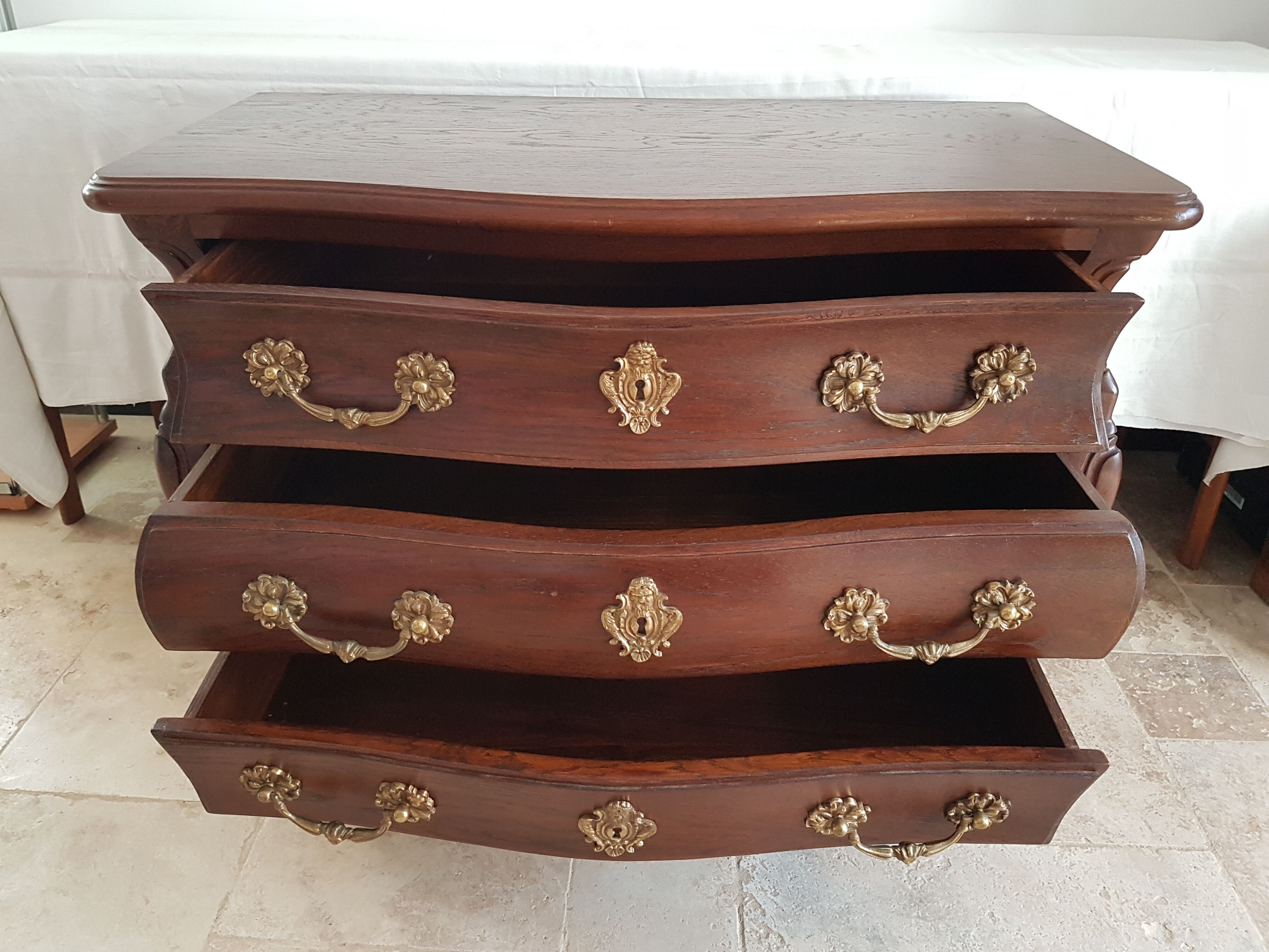 Commode tombeau bordelaise de style Louis XV