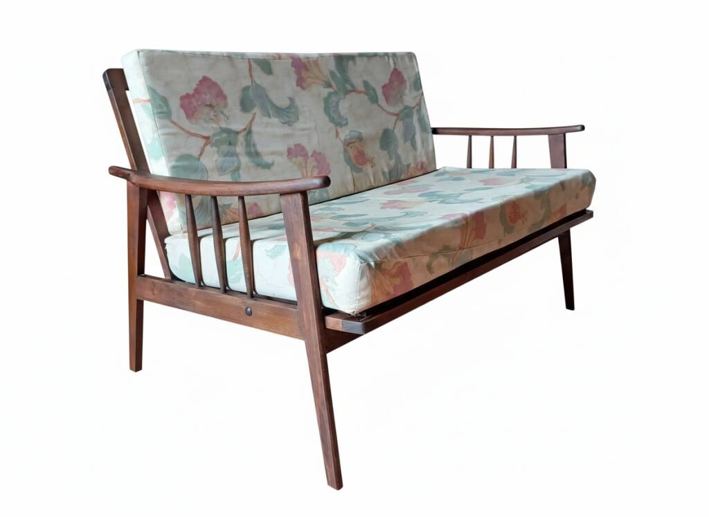 Vintage Scandinavian bench in solid beech from the 1950s with tapered legs.