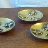 Bronze bowl decorated with fleur-de-lis