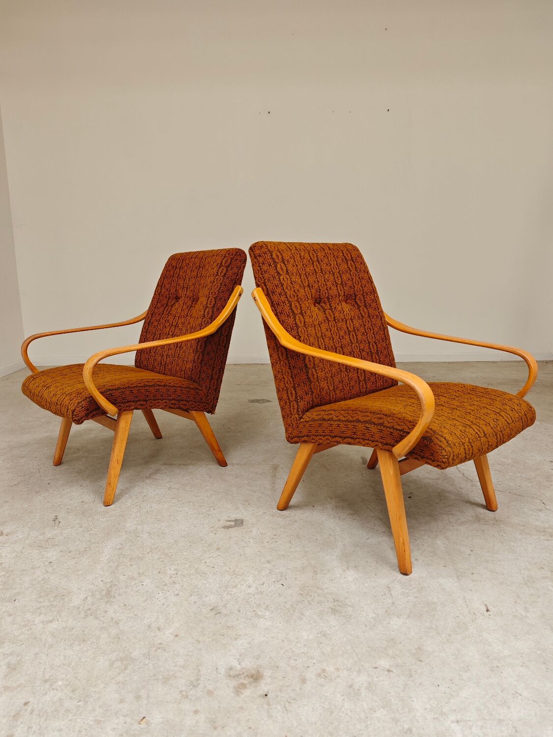 Pair of armchairs 6953 by Jaroslav Smidek for TON (Thonet)