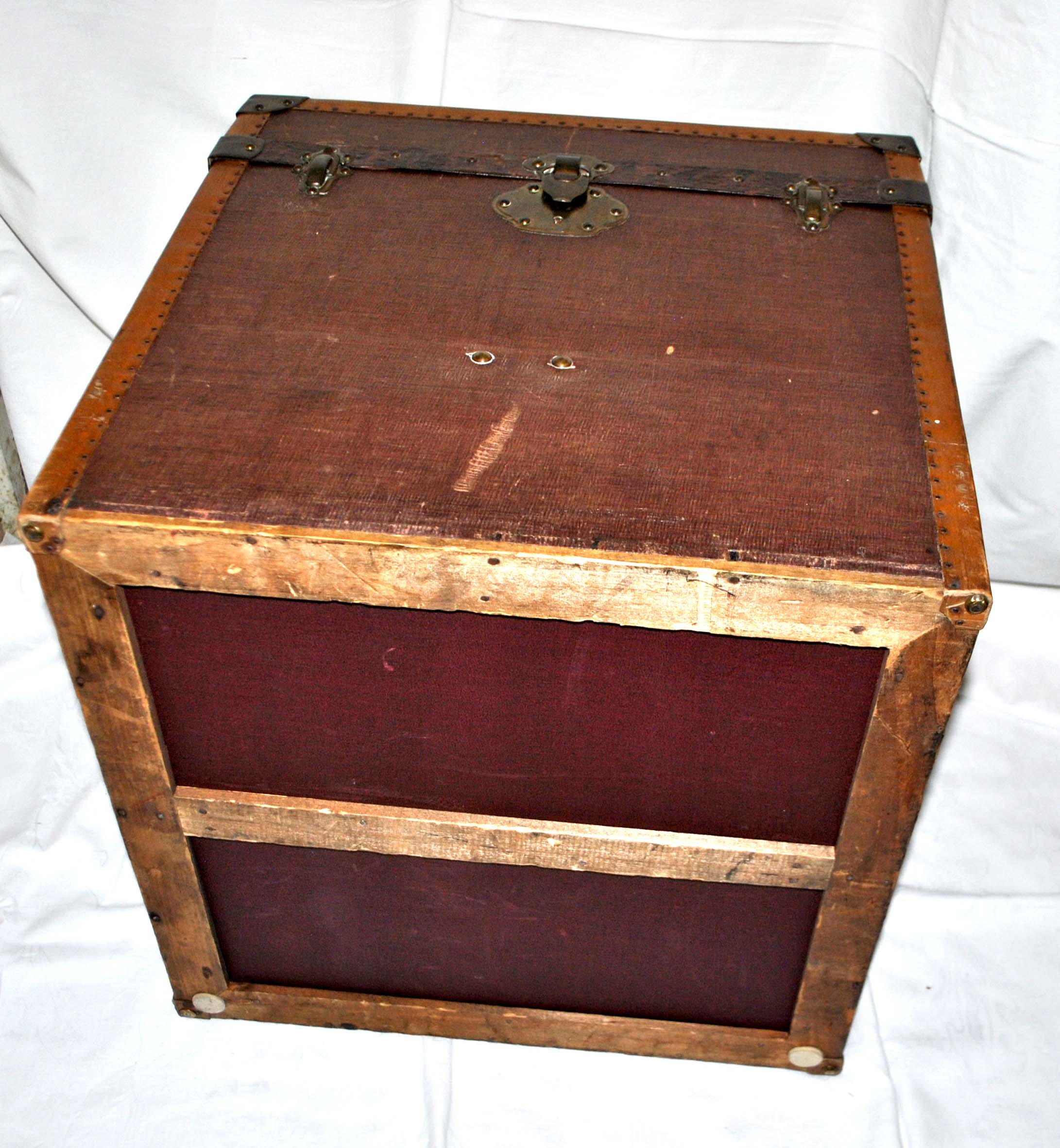 Old square trunk in wood, brass and leather - Travel chest 1920 45cm