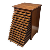 Cabinet de collectionneur d'antiquités