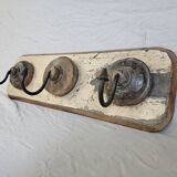 Ecru solid teak coat hook with 3 cast iron hooks