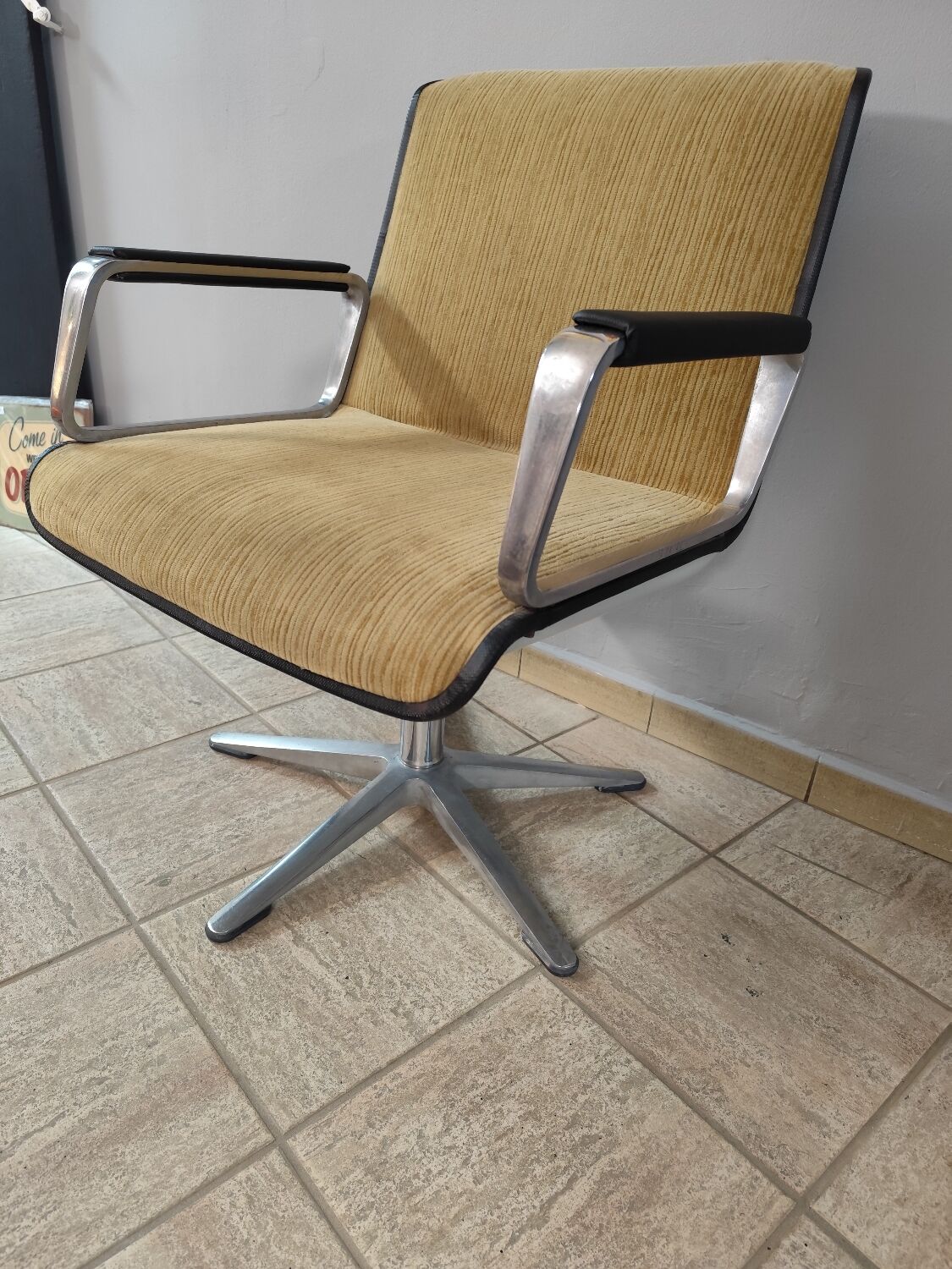 Vintage wilkhahn office chair from the 1970s.