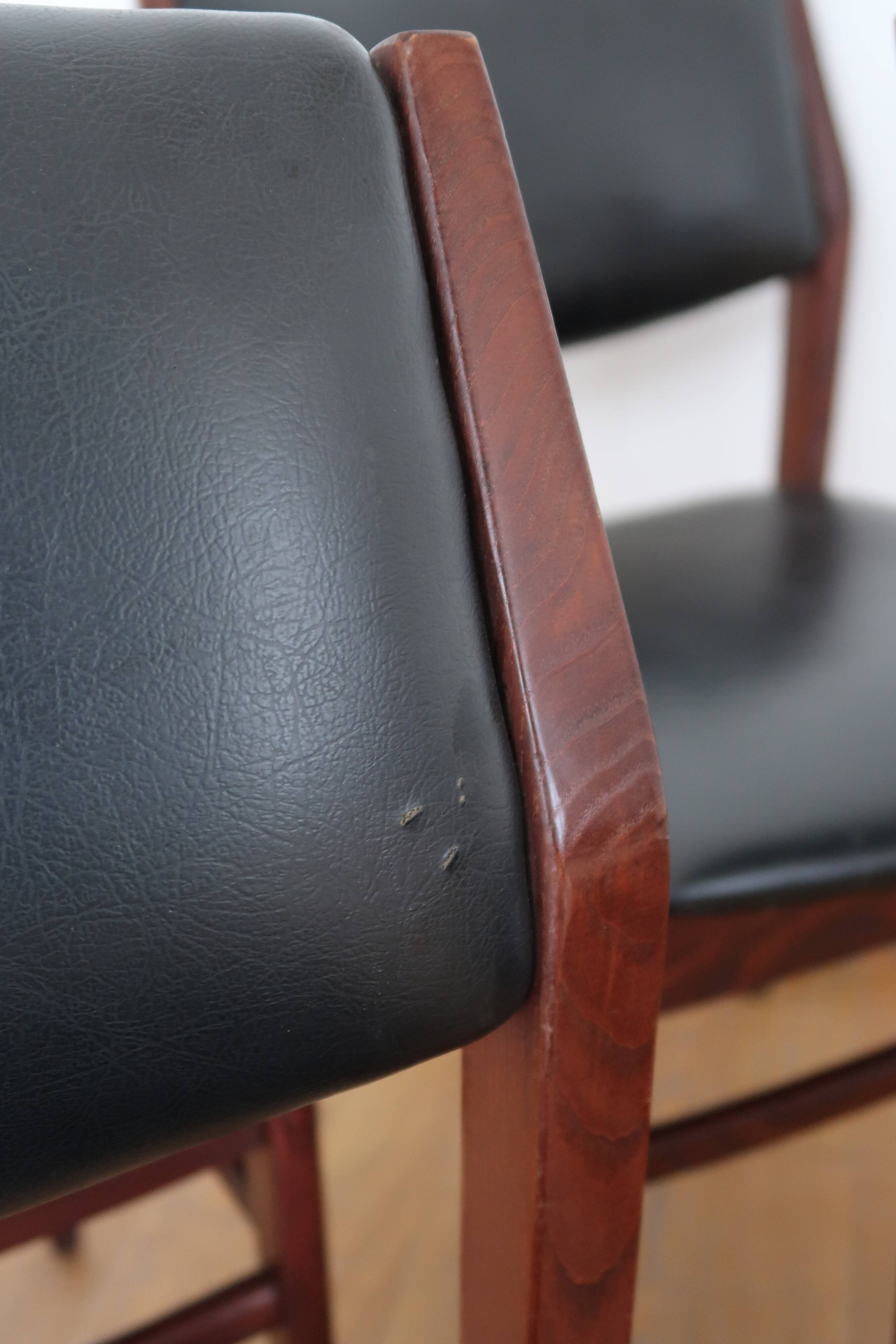 4 Scandinavian chairs skaï black