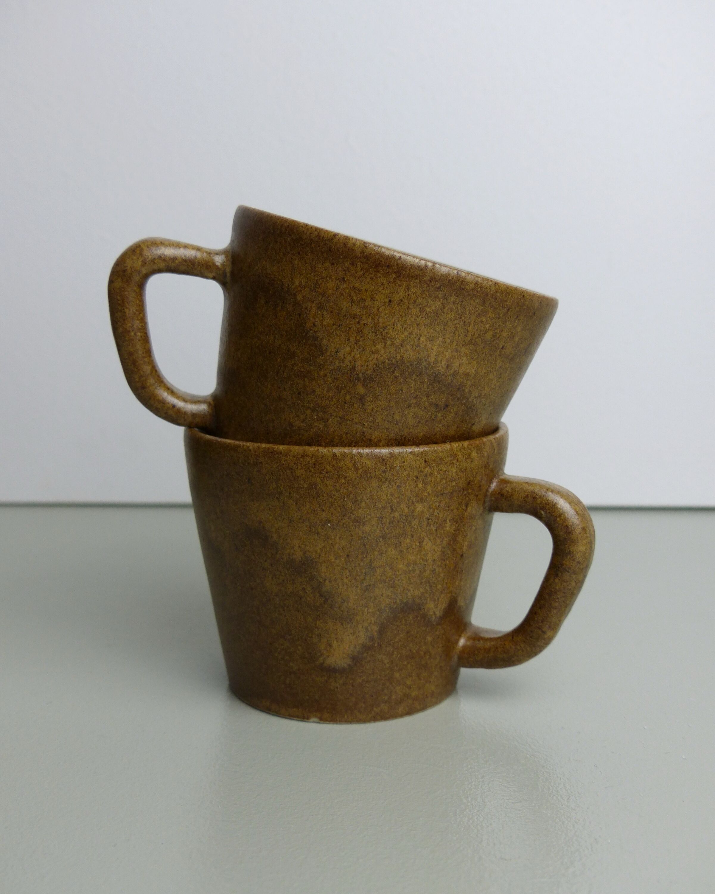 Set of 6 cups in sandstone with saucers