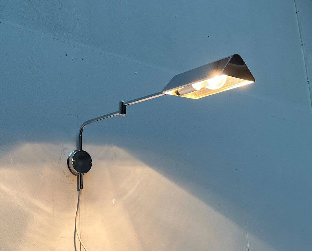 Mid-century Hollywood Regency chrome wall lamp by Florian Schulz for Interline, 1970s.