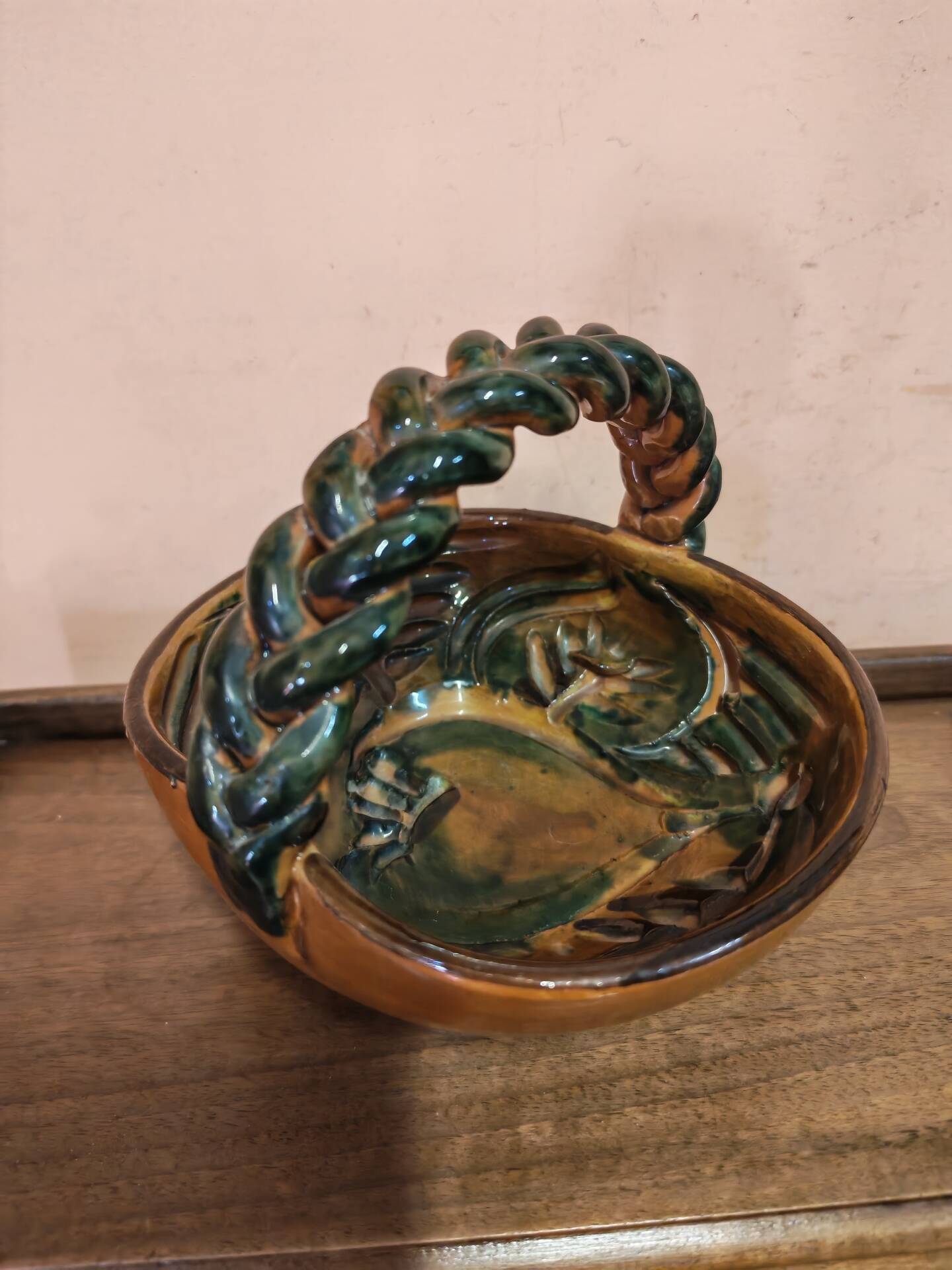 Panier en  barbotine  majolique vintage