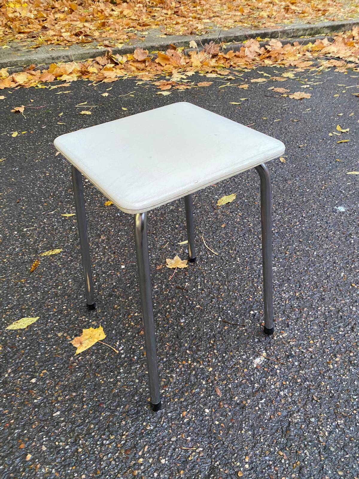 Vintage square stool in steel and white leather