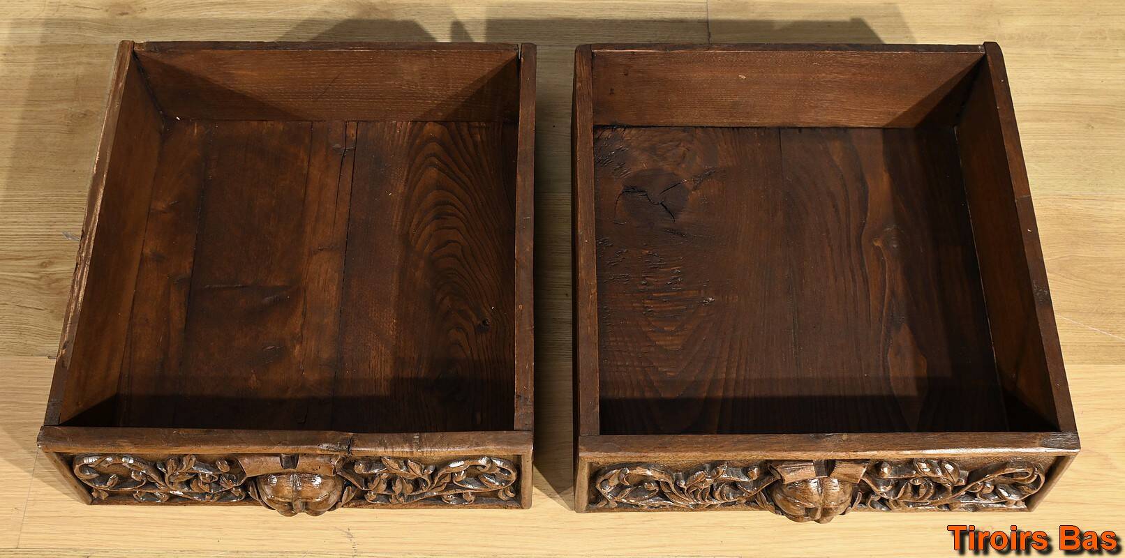 Oratory in solid walnut, Neo-Gothic Renaissance style – Late 19th century