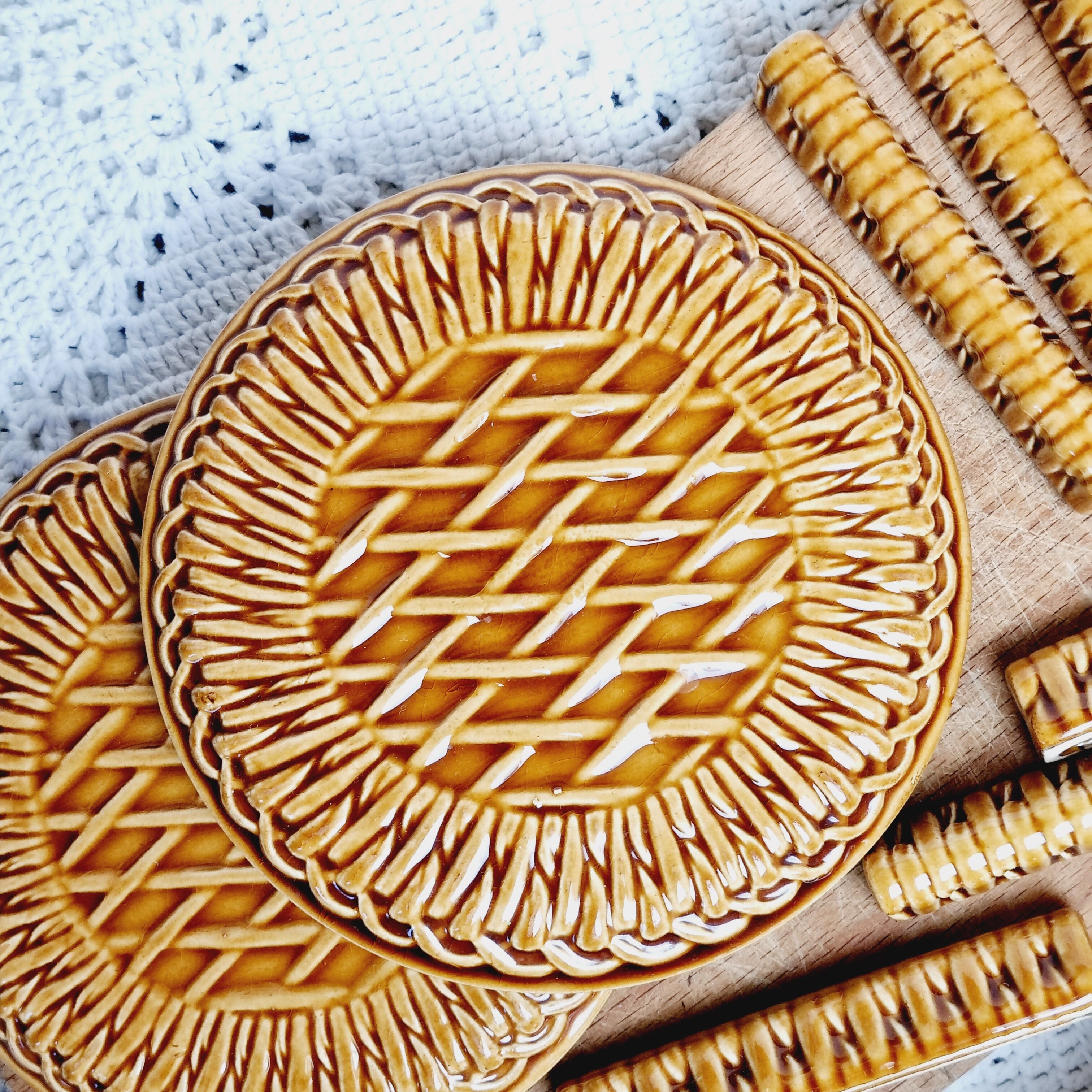 Set of 2 bottle mats and 11 Gien knife holders