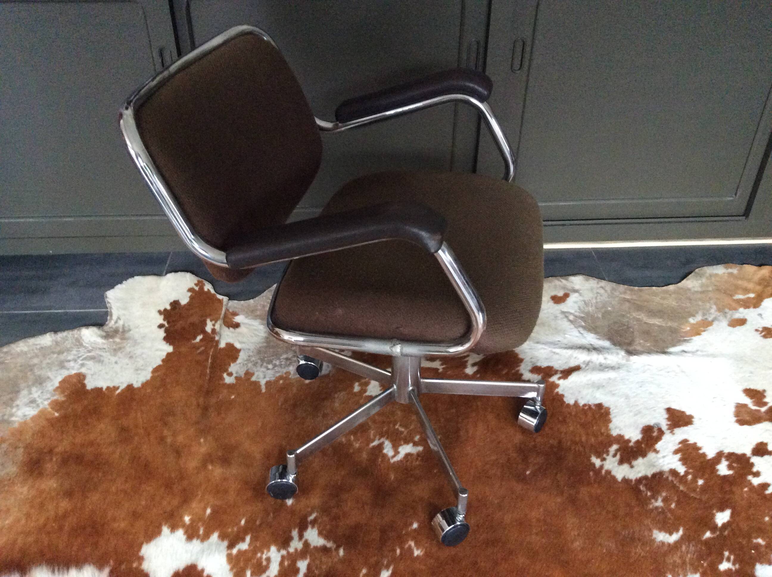 Office chair 70