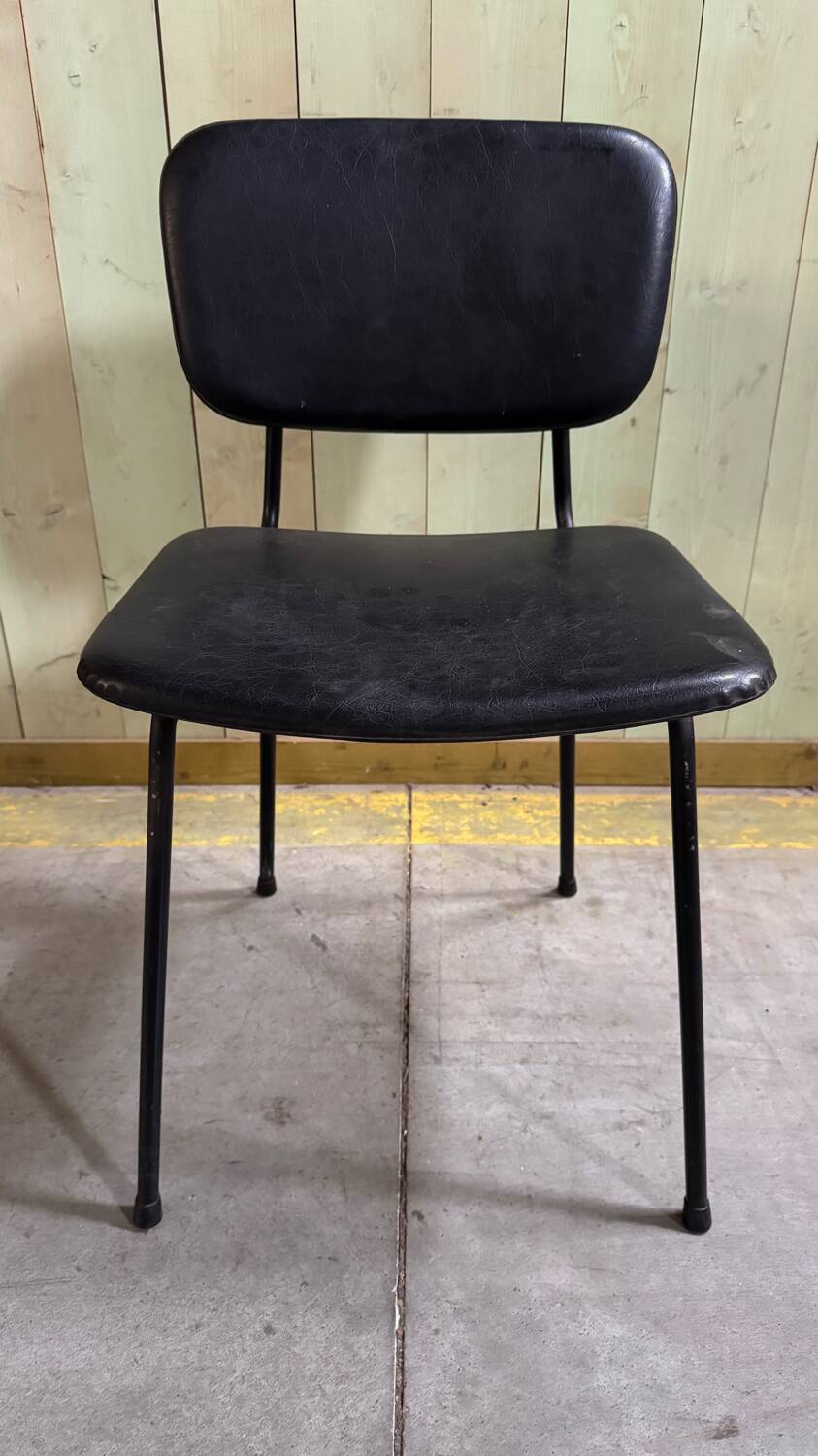 Airborne chair in vintage vinyl