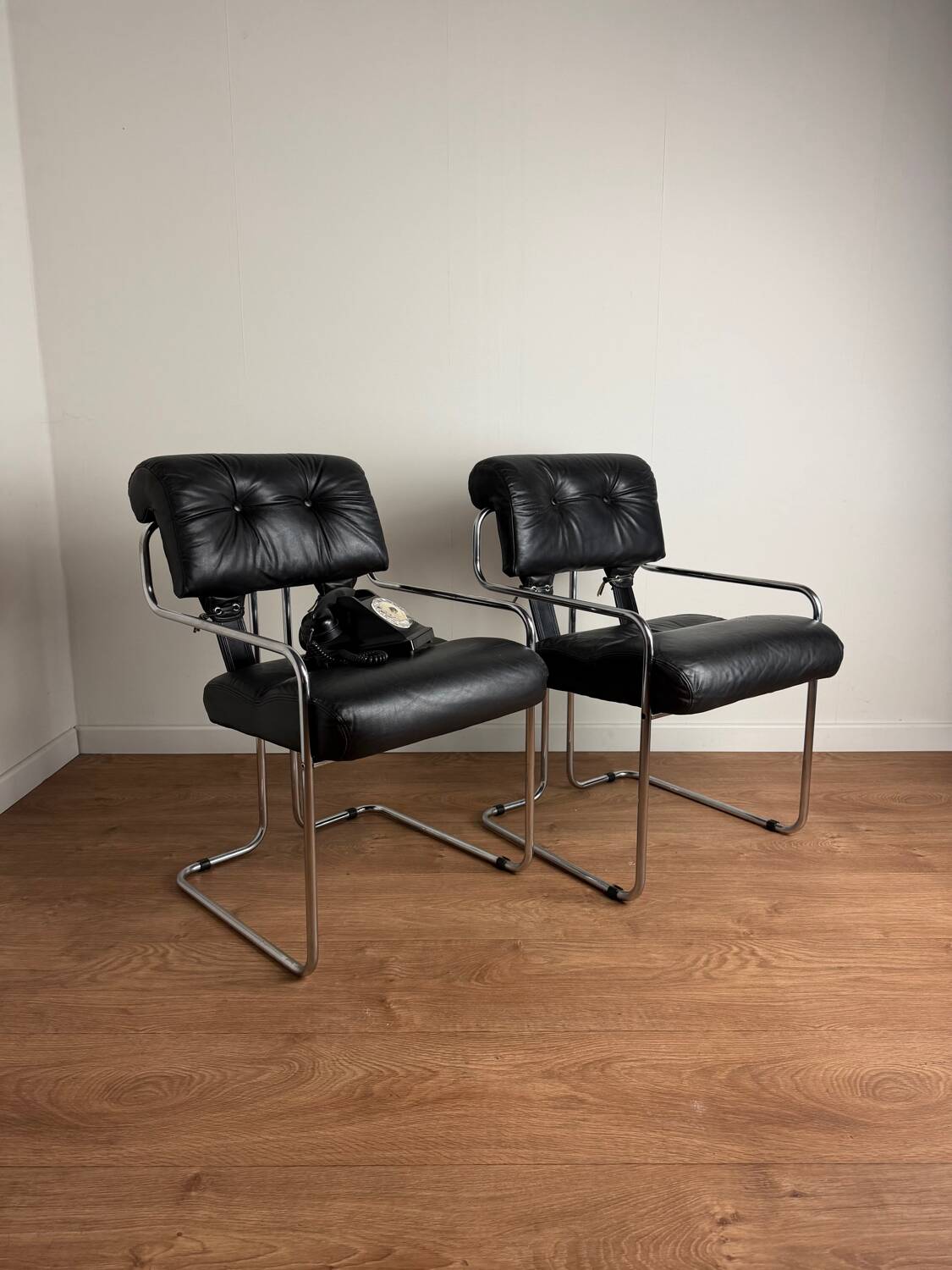 Pair of "Tucroma" armchairs – Guido Faleschini for iMariani – Italy