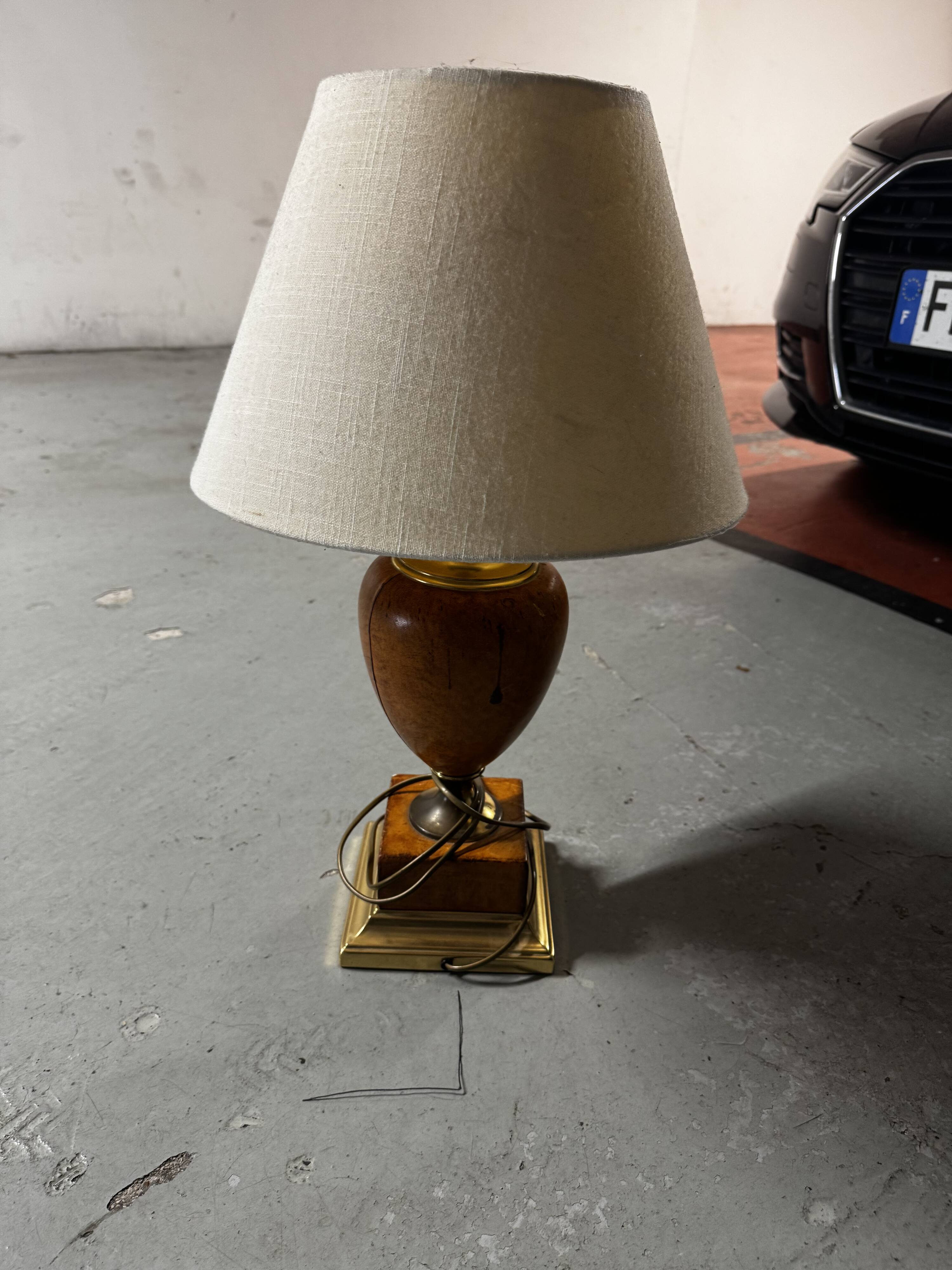 "Portlander" model lamp, the vintage dolphin.