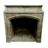 Cheminée de style Louis XIV a hotte en marbre rose veiné XIX siècle