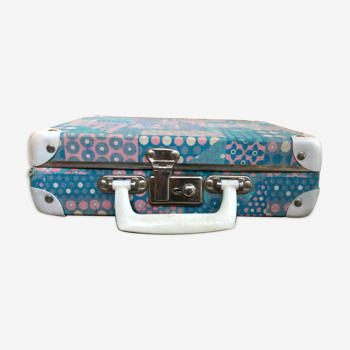 Old suitcase trunk worker fabric