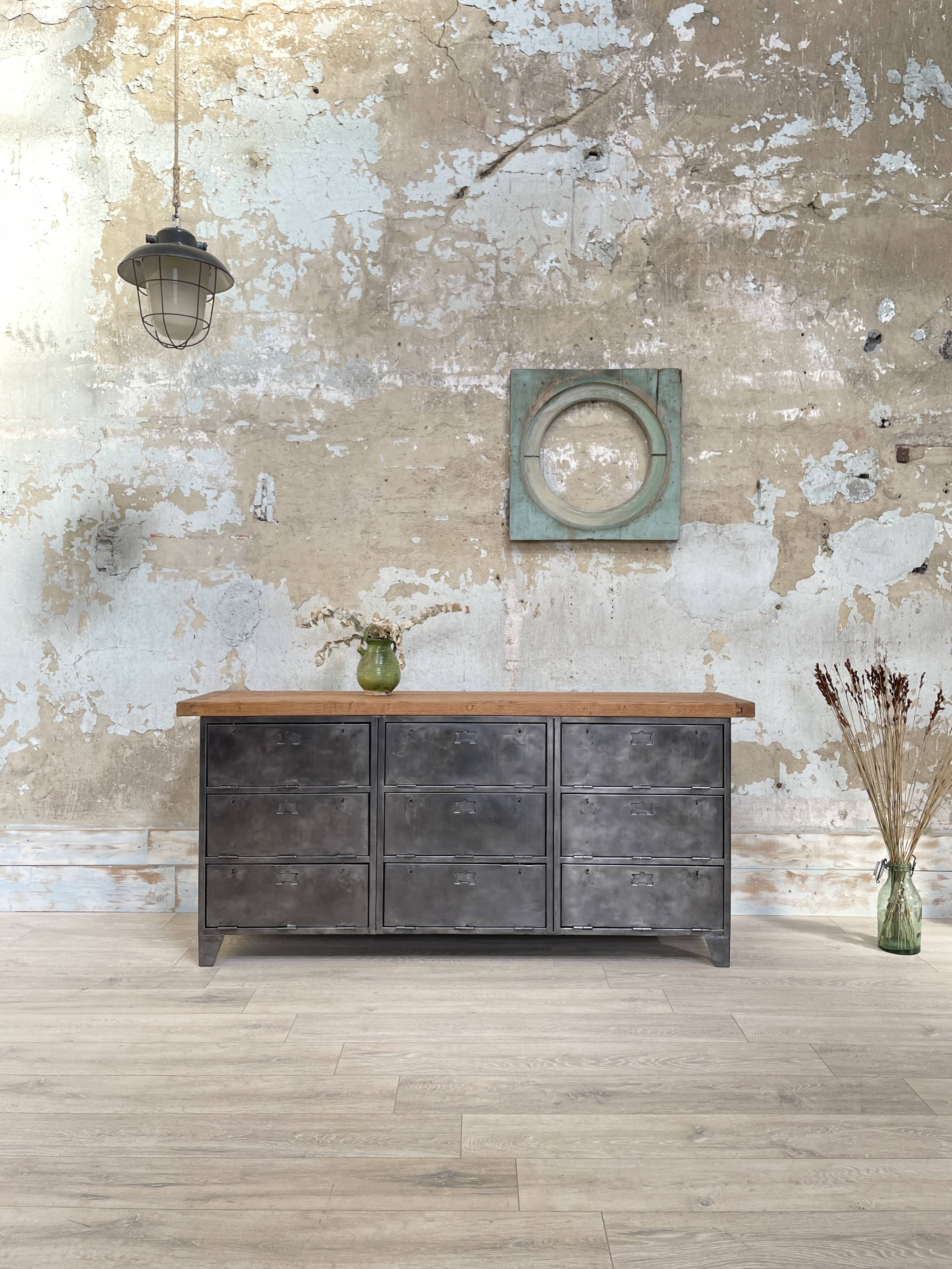 Industrial row in metal and oak.