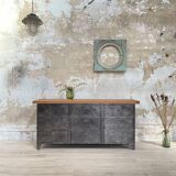 Industrial row in metal and oak.