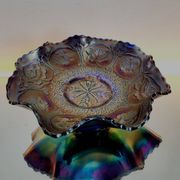 Prachtige schaal in iriserend glas met decor van dragon en lotus fenton