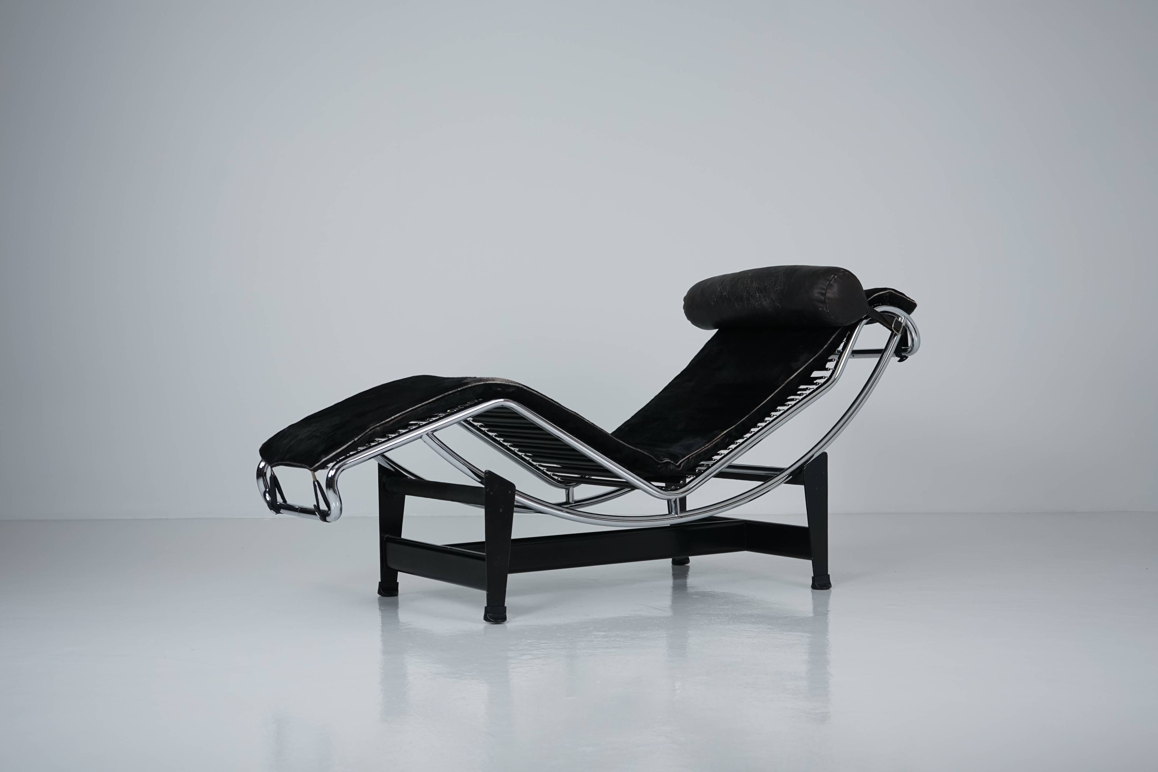Black Fur LC4 Chaise Longue by Le Corbusier & Pierre Jeanneret for Cassina