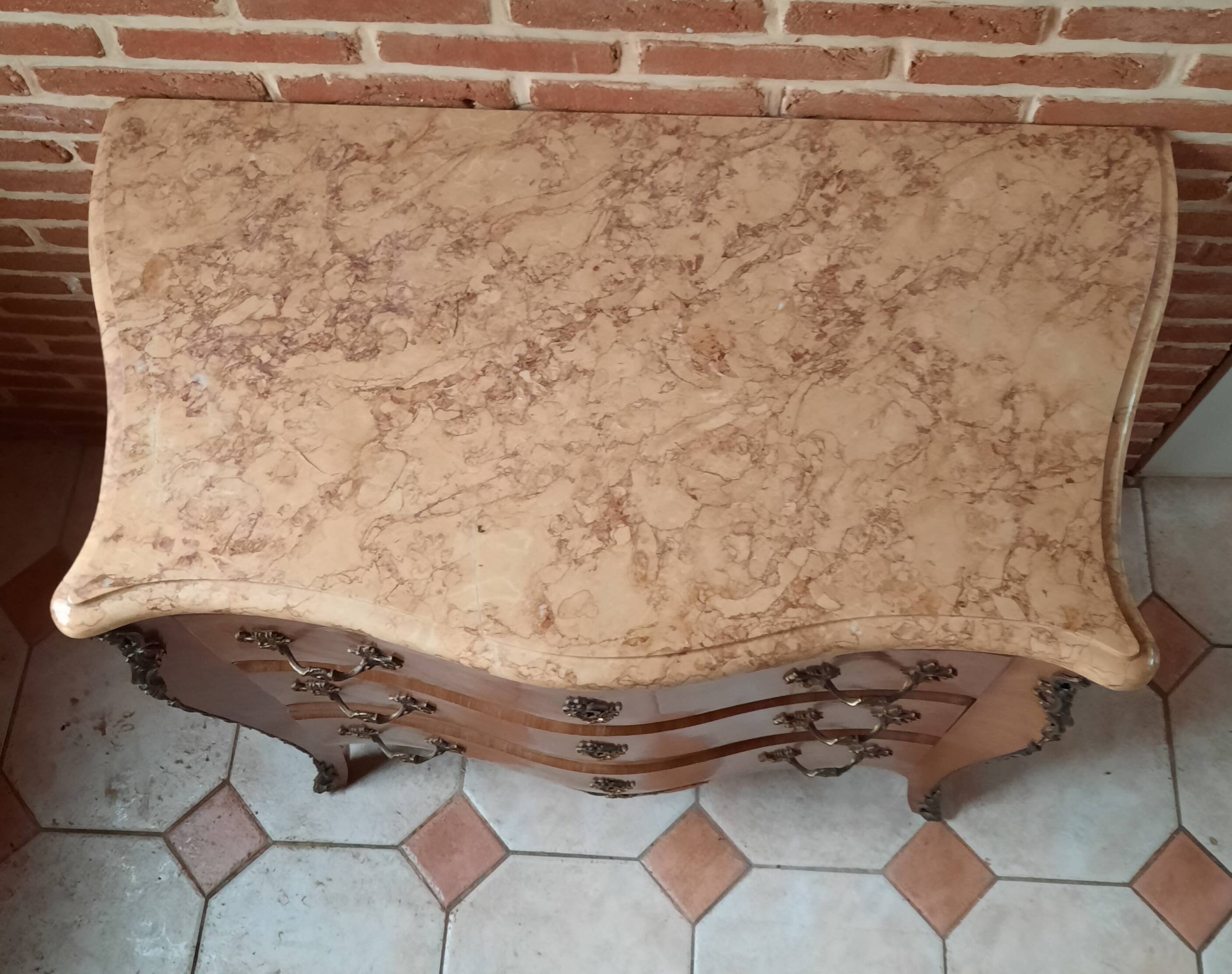 Commode style Louis XV en bois de rose