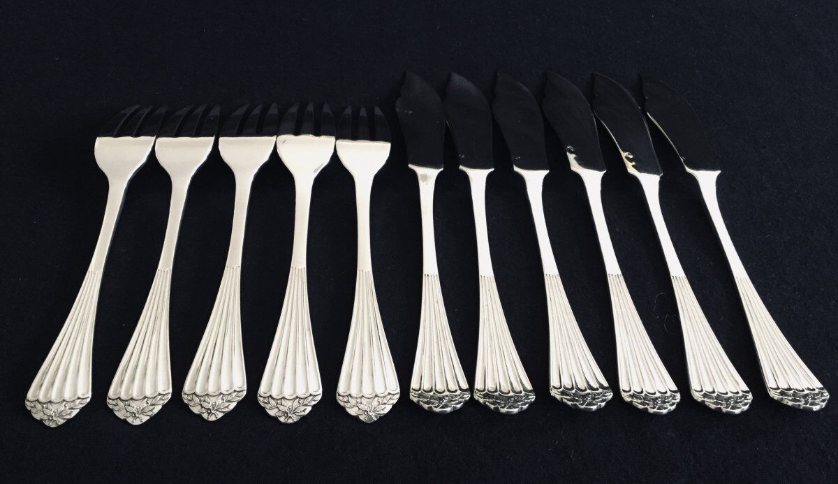 Hénin Et Cie - 5 Forks And 6 Silver Fish Knives