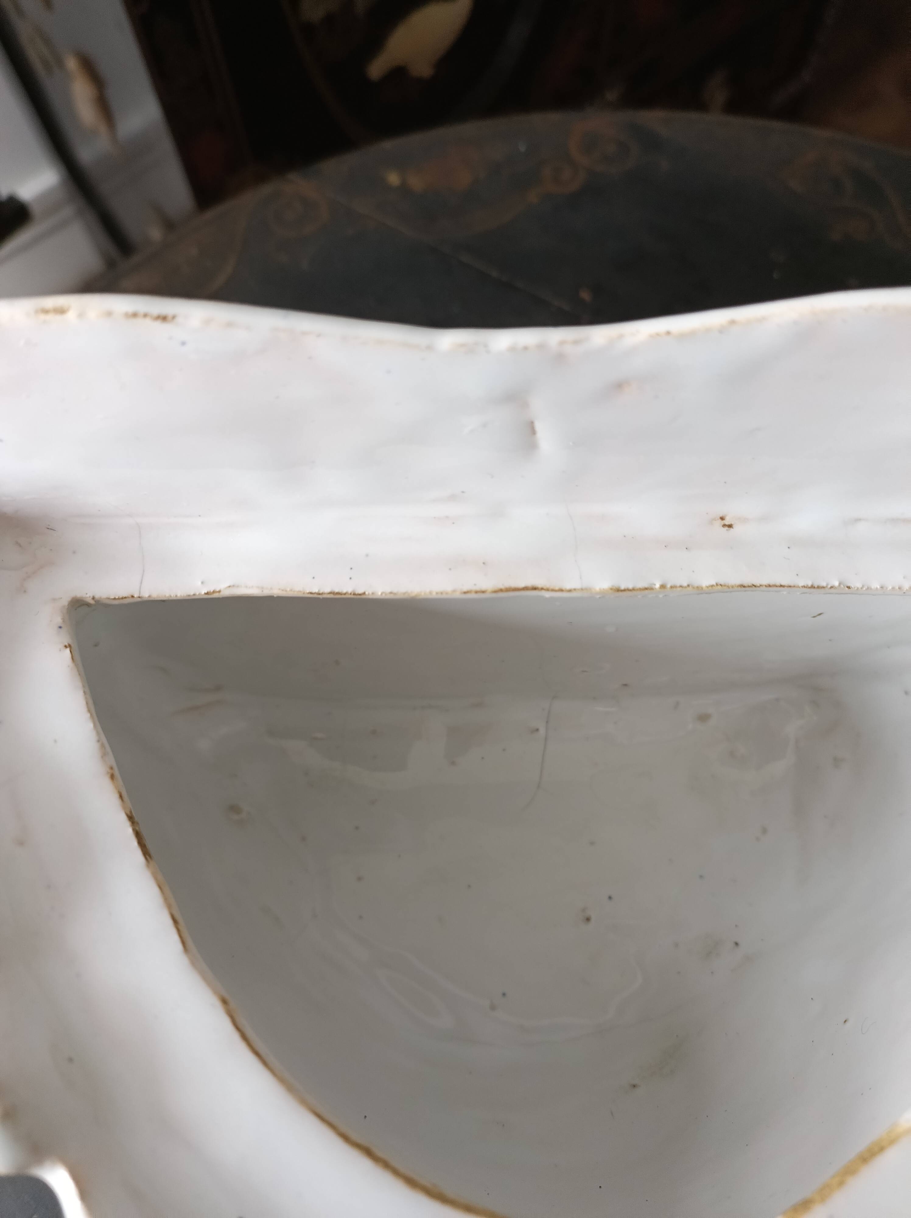 Small planter in Moustier/Rouen style from the 18th century.