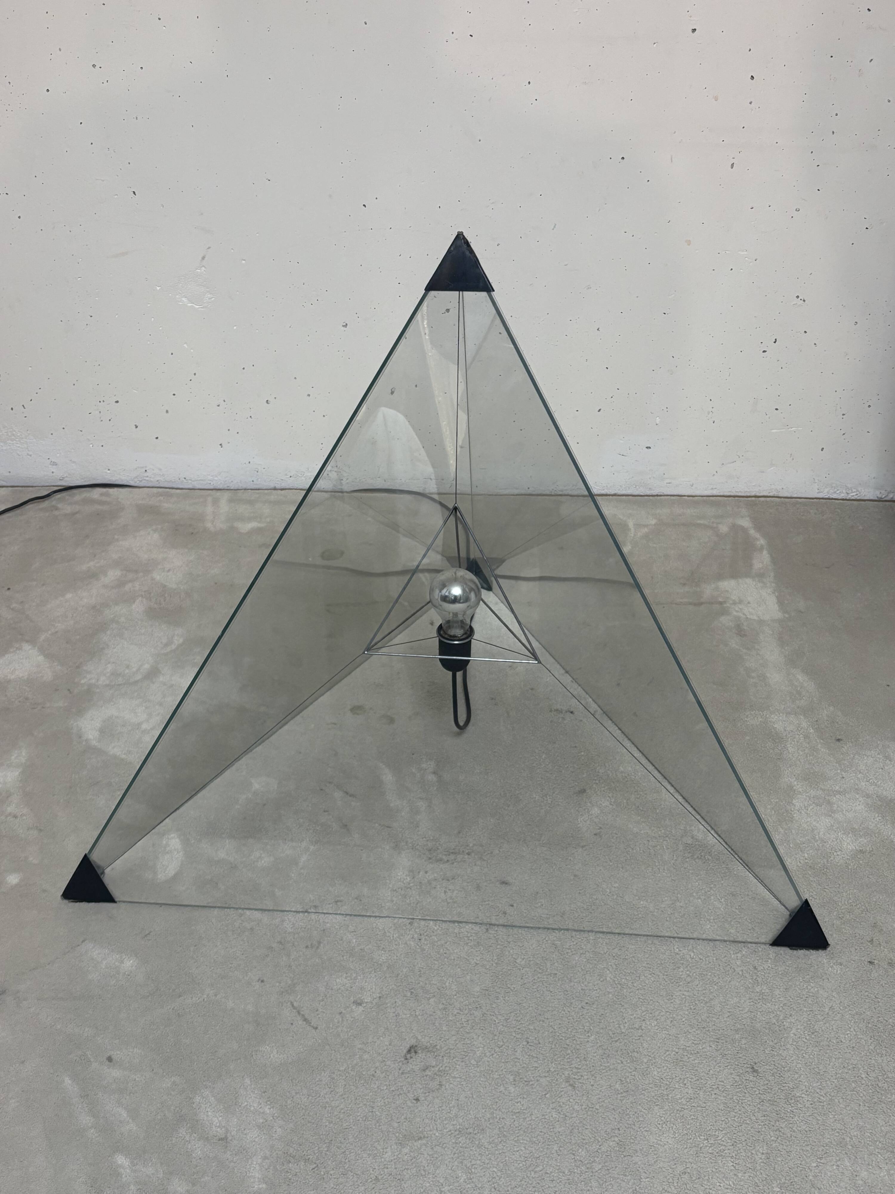 Tetrahedron Lamp, Frans van Nieuwenborg 1979