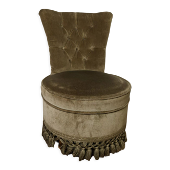 Vintage armchair in green color