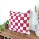Coussin berbère damier magenta