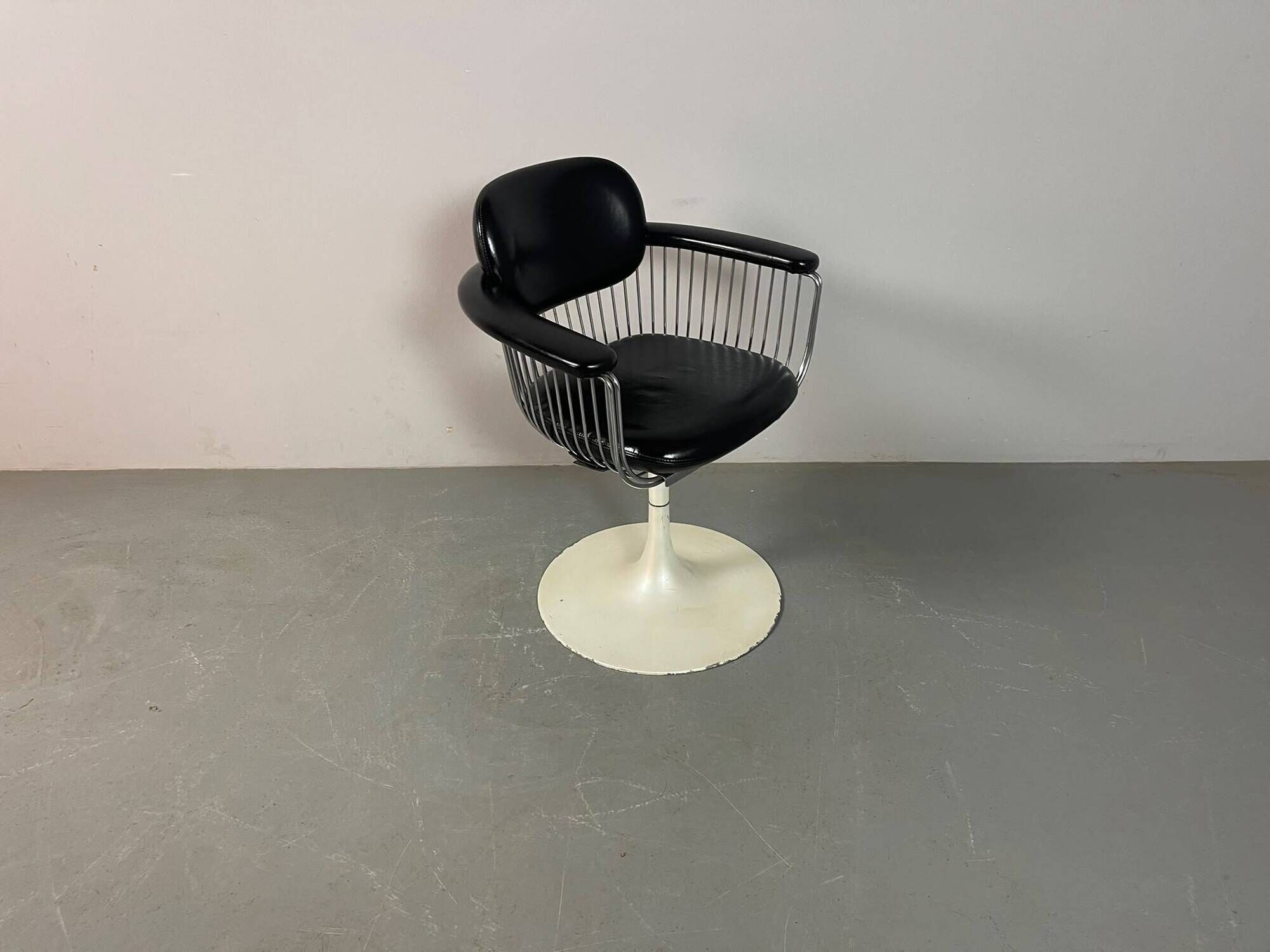 Single Mid-Century Belgian Swivel Armchair Attributed to Rudi Verelst