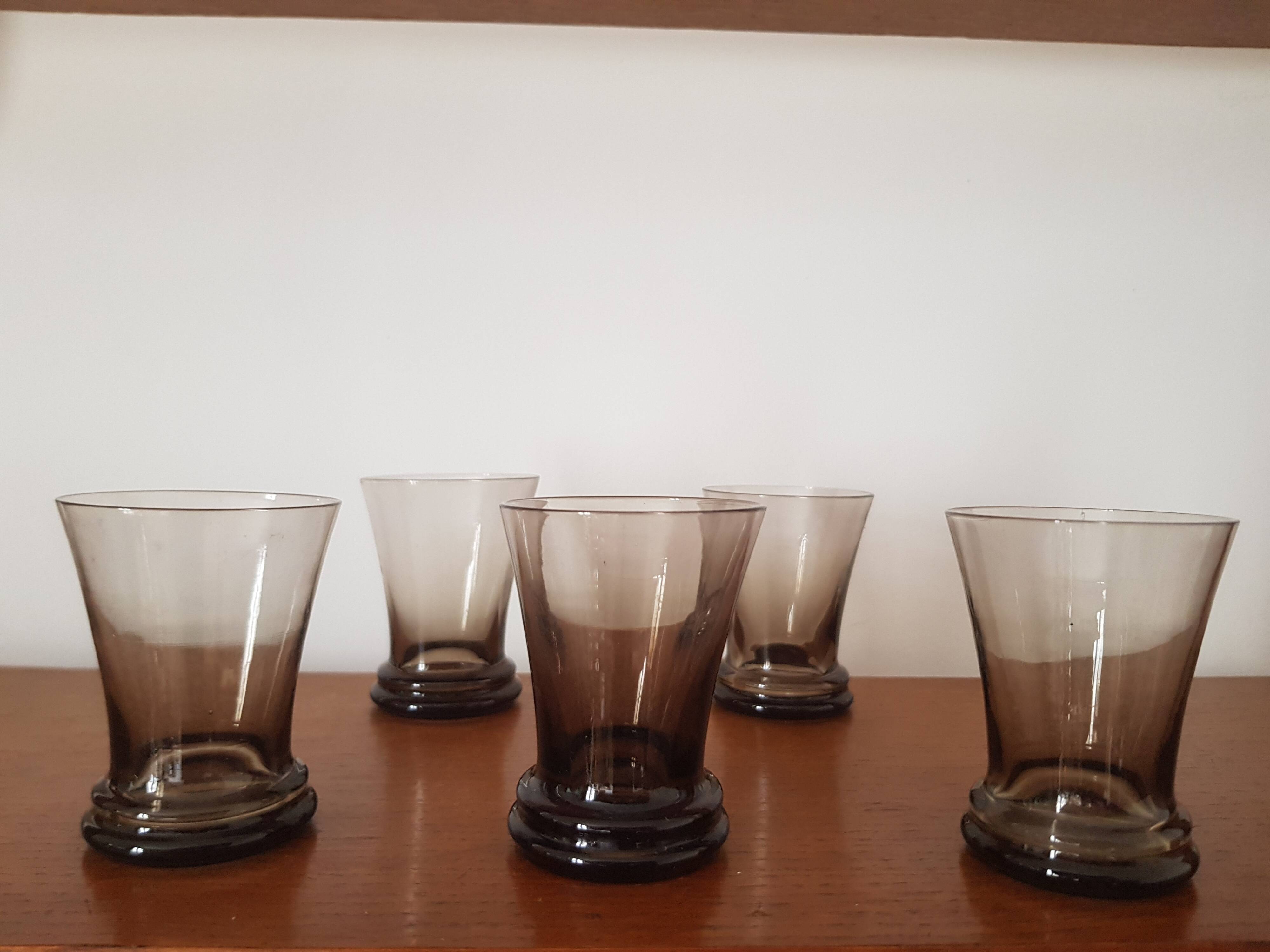 Set of 5 small black glasses