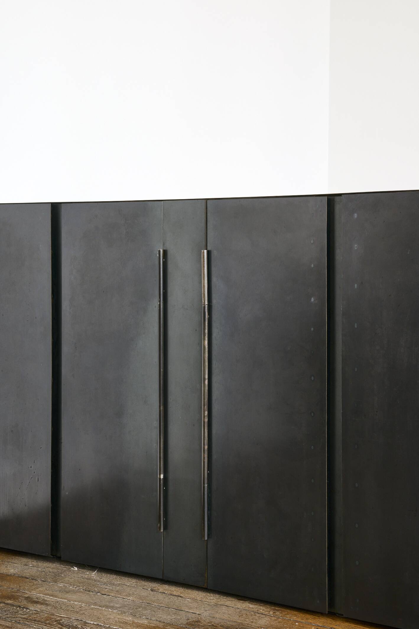 Large patinated steel sideboard, unique piece, designer Franck Robichez (1944)